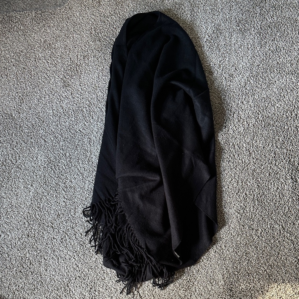 Uniqlo Black Fringe Shawl